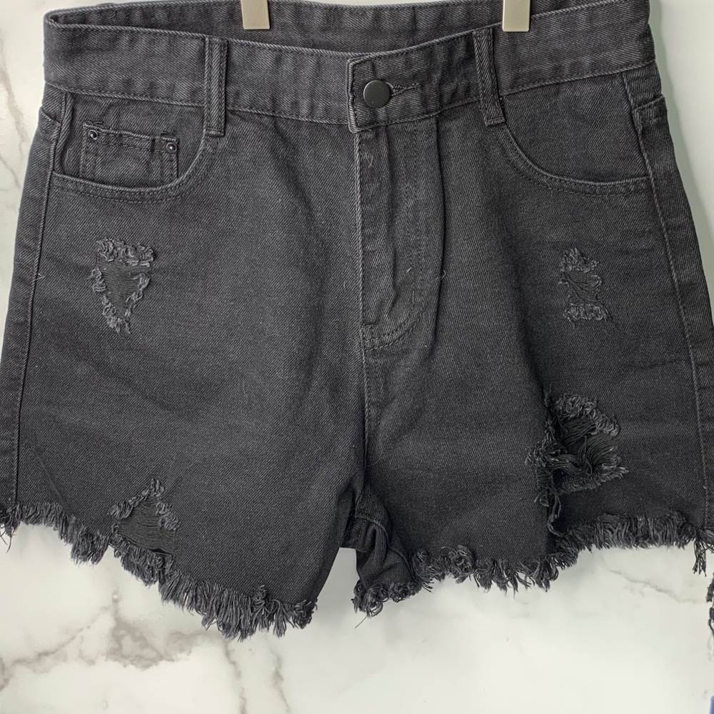 SHEIN HIGH WAIST DISTRESSED DENIM BLACK SHORTS MED